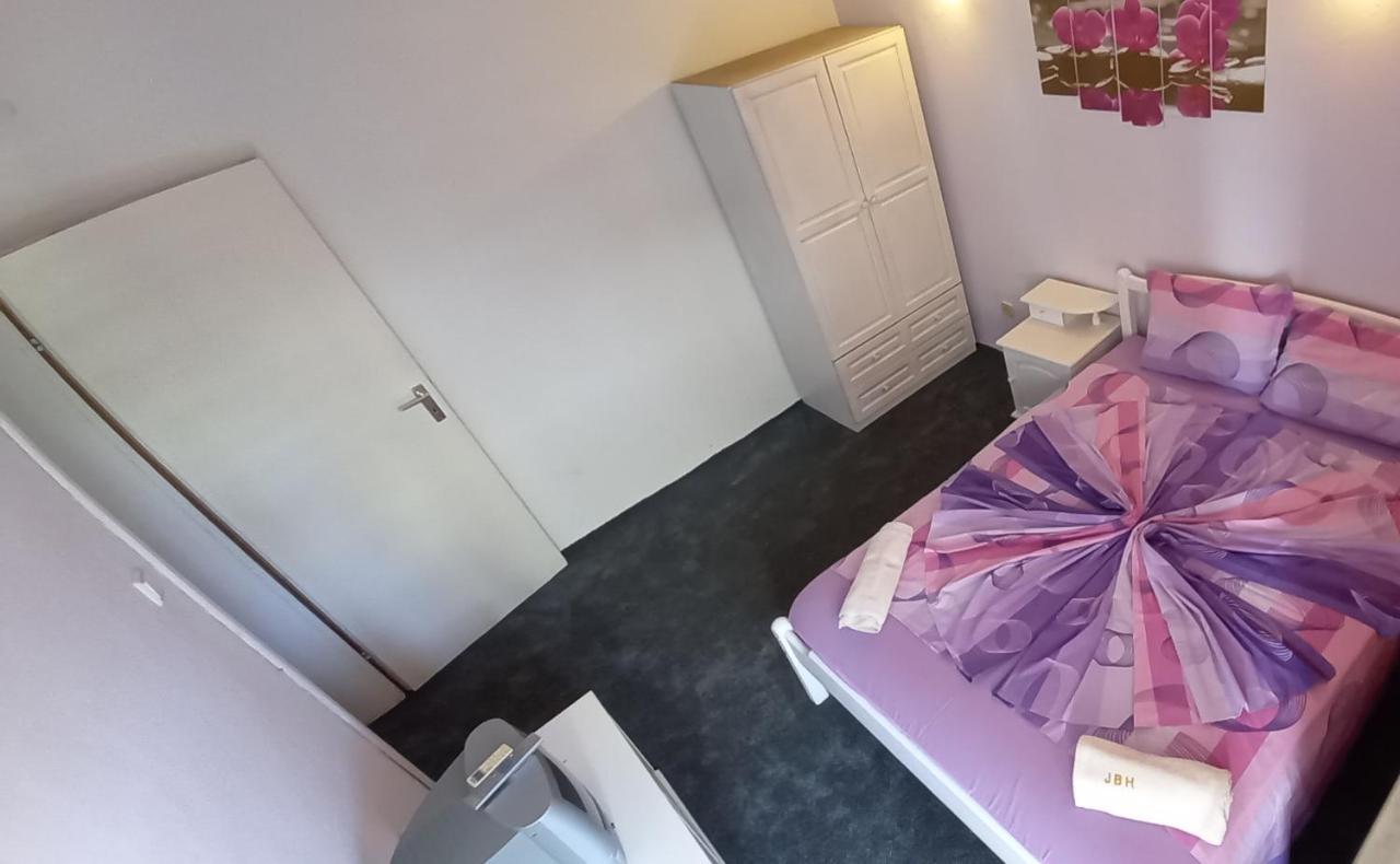 Guesthouse Flora Kiten  Ngoại thất bức ảnh