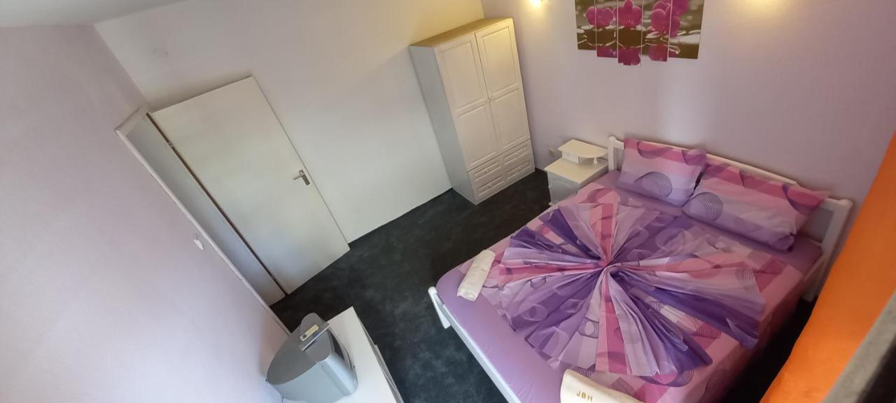 Guesthouse Flora Kiten  Ngoại thất bức ảnh