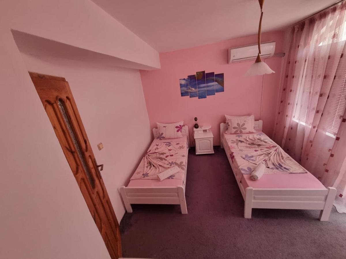 Guesthouse Flora Kiten  Ngoại thất bức ảnh