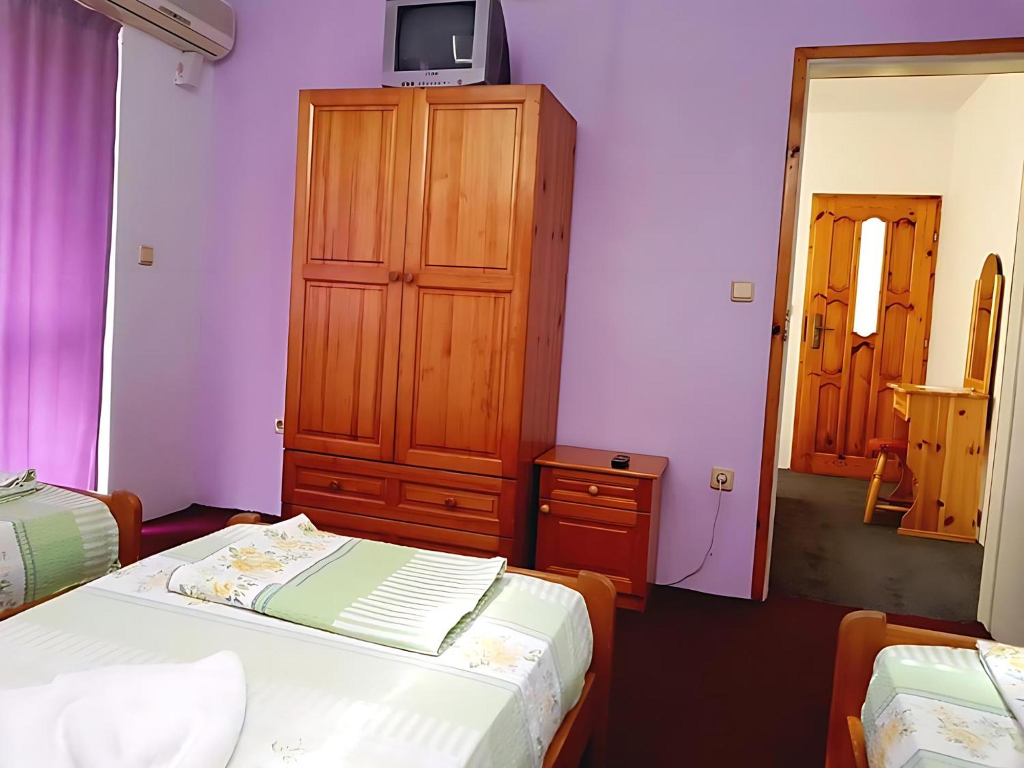 Guesthouse Flora Kiten  Ngoại thất bức ảnh